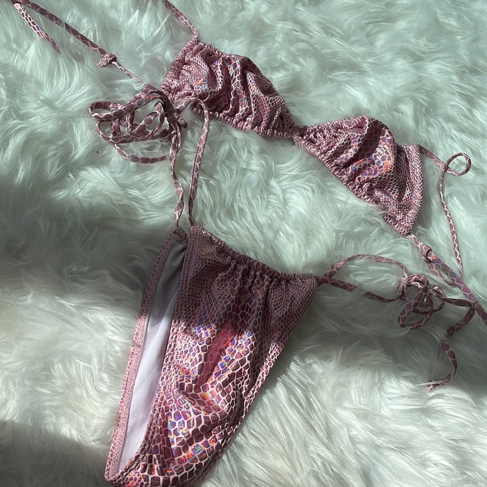 Shiny bikini